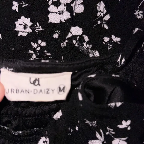 Urban Daisy Boutique Women's Floral Mini Dress Side Medium - Image 5
