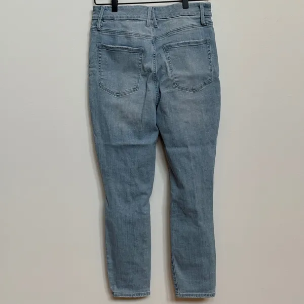 Good American Distressed Light Wash Cropped Jeans Size 12 / 31 - Image 12