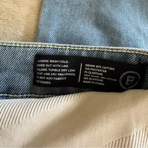 BLANQI Maternity Straight Leg Light Wash Jeans‎ Size 0 - Image 3