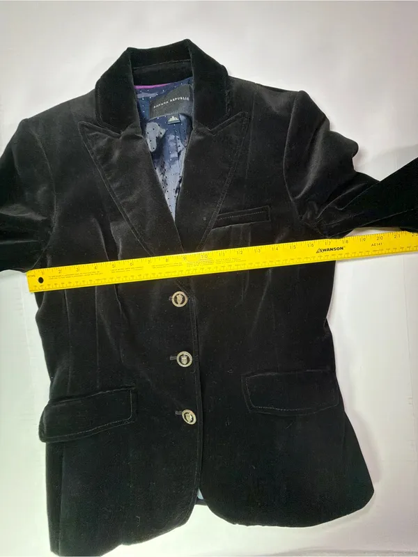 Banana Republic Black Velvet Three-Button Blazer - Image 5