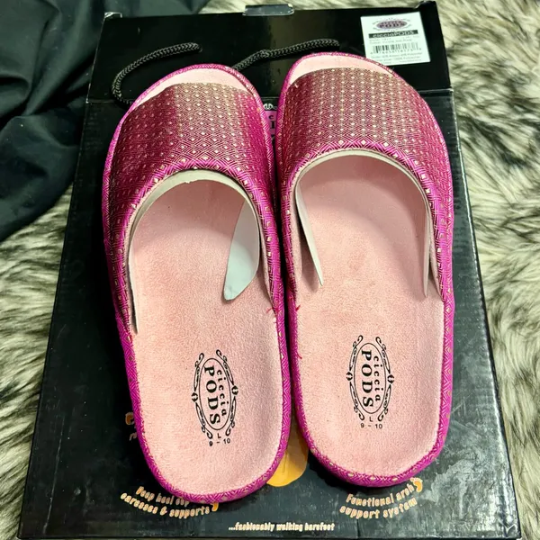 Women's‎ Pink Slide Sandals Size 6 - Image 2