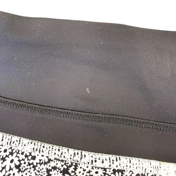 Lululemon Run Times Short 4" Womens 6 Ditsy Daisy White Black Running Shorts - Image 5