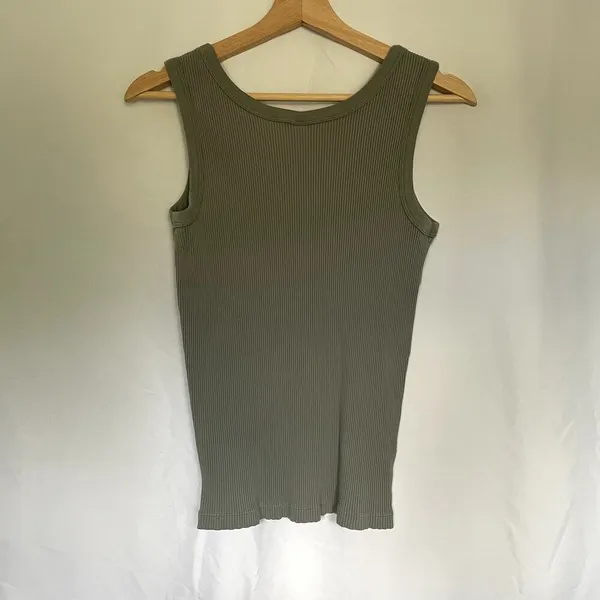 Uniqlo‎ sage green tank top ribbed knit women's size M cotton athleisure shirt - Image 6