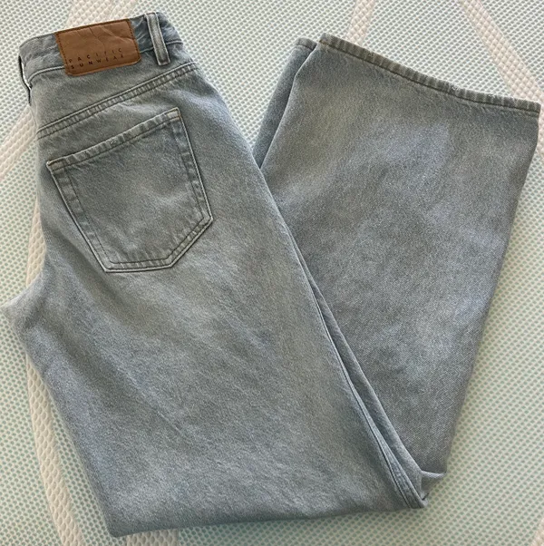 Low Rise Jeans - Image 3