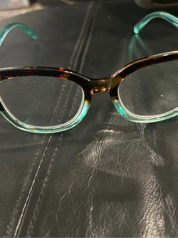 Betsey Johnson Two-Tone Tortoiseshell and Clear Cat-Eye reading 2.50 Glasses - Image 8