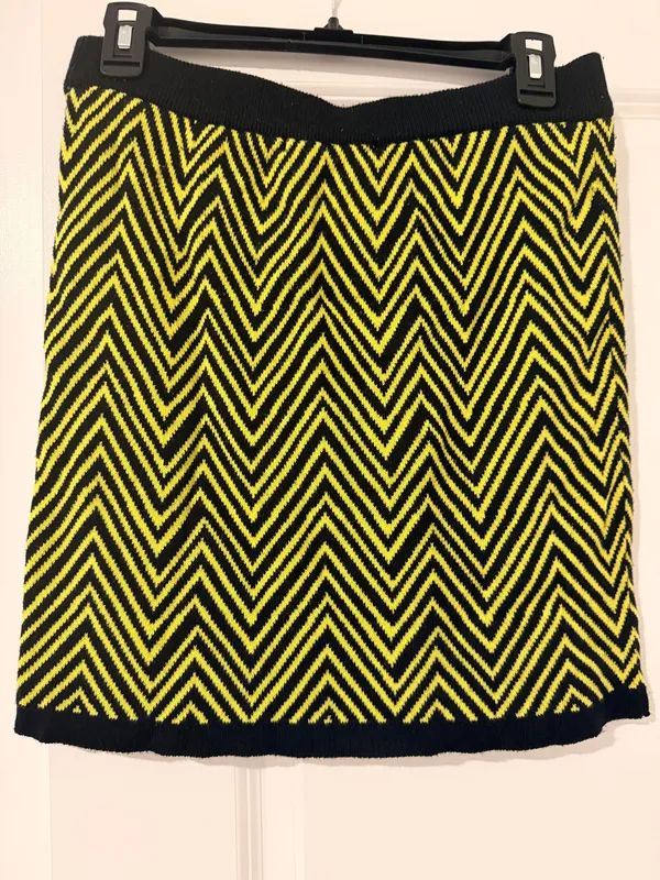 Rewind Yellow and Black Chevron Two-Piece Set - Image 5