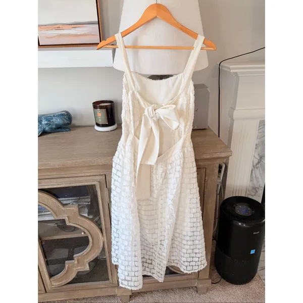 Abbey Glass Melody Bow Back Dress in white Size‎ Small - Image 6