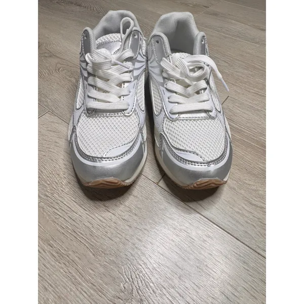 Nicole Miller White Metallic Mesh Silver Athletic Sneakers‎ Fashion Shoes 7.5 - Image 2