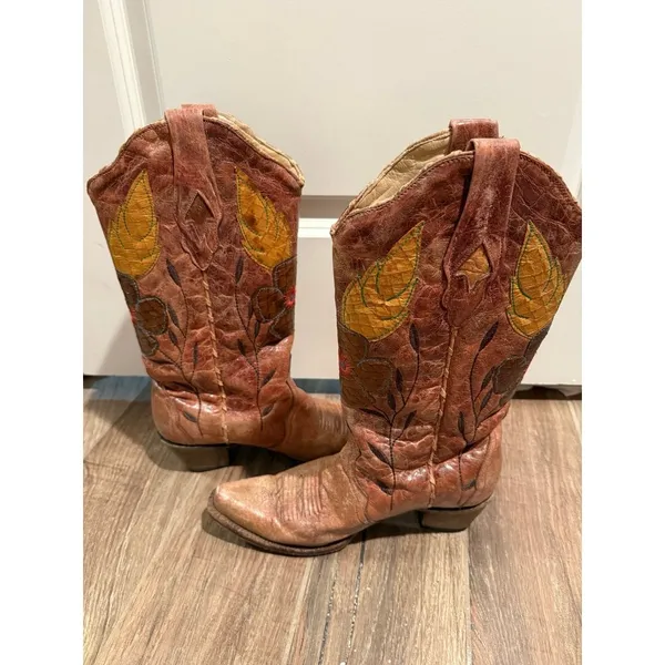 Corral Boots Women's Daisy Overlay Snip Toe Western Boot - Image 8