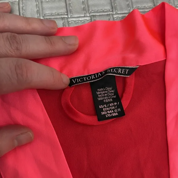 Victoria’s Secret Red Satin Kimono Robe XS/S Pink Trim (No Belt) - Image 2