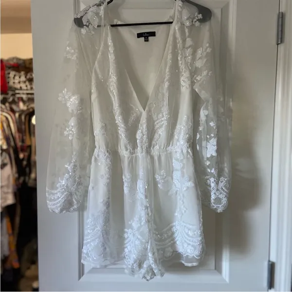 NWT‎ Lulus white lace sequin romper XS - Image 3