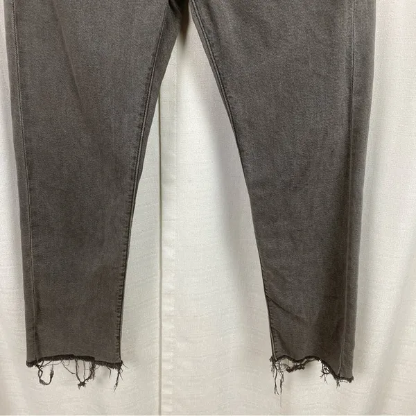 Levi’s Gray Wash Raw Hem Wedgie Straight Jeans Sz.29 - Image 5