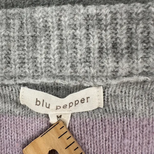 Blu Pepper V-Neck Stripe Pullover Sweater Women's Medium Gray/Purple Knit Boxy - Image 4