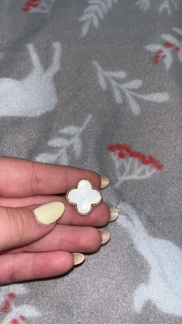 Kohl’s White Clover Statement Ring - Image 2