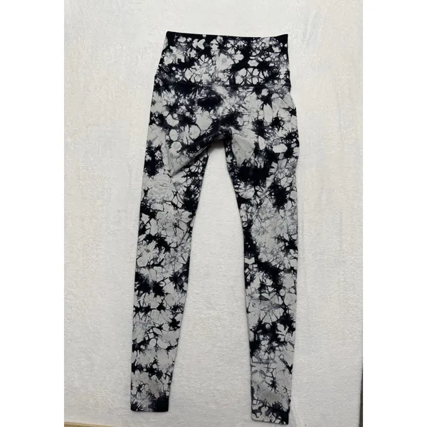 Lululemon Women's Leggings Shibori Tie Dye Size 8 - Image 4