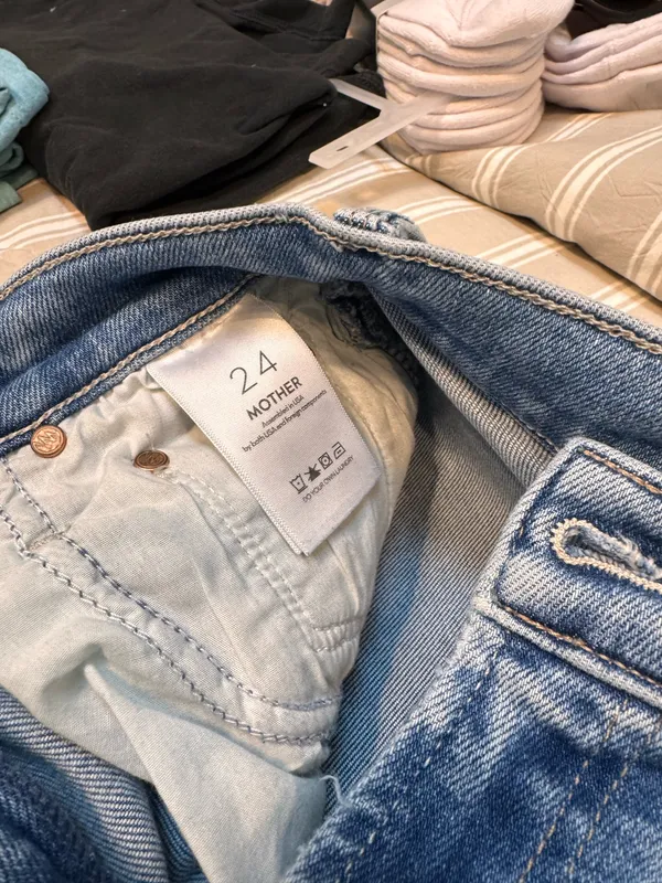 MOTHER The Rambler Denim Zip Flood Jeans - Image 3