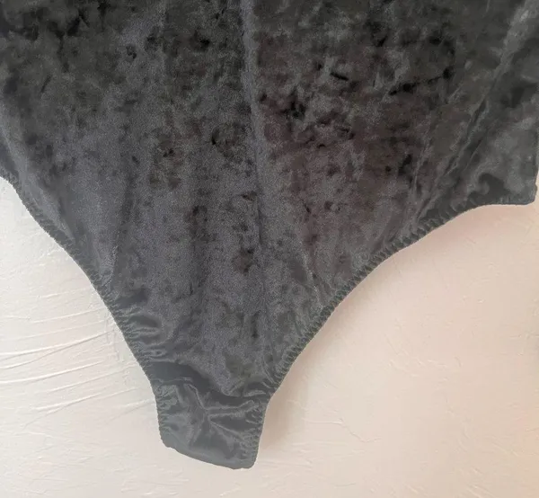 NWT Victoria's Secret crushed velvet body suit size M/L - Image 6
