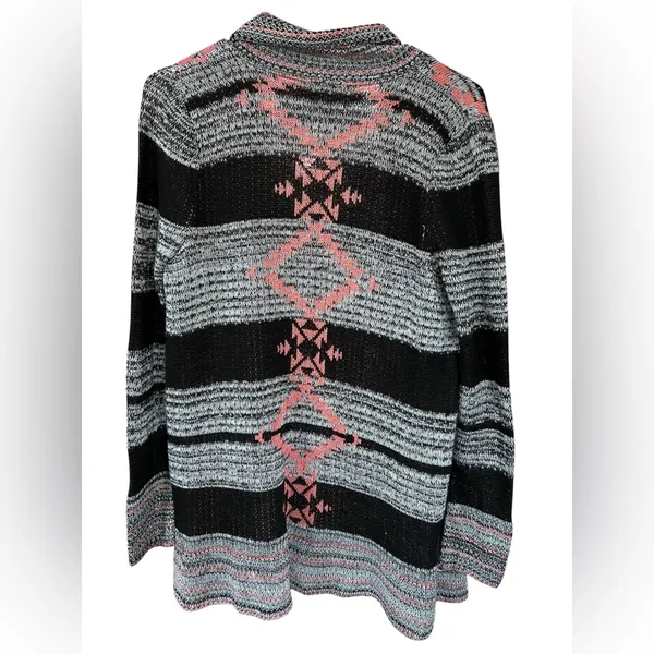 Charlotte Russe Black and Pink Geometric Cardigan - Image 2