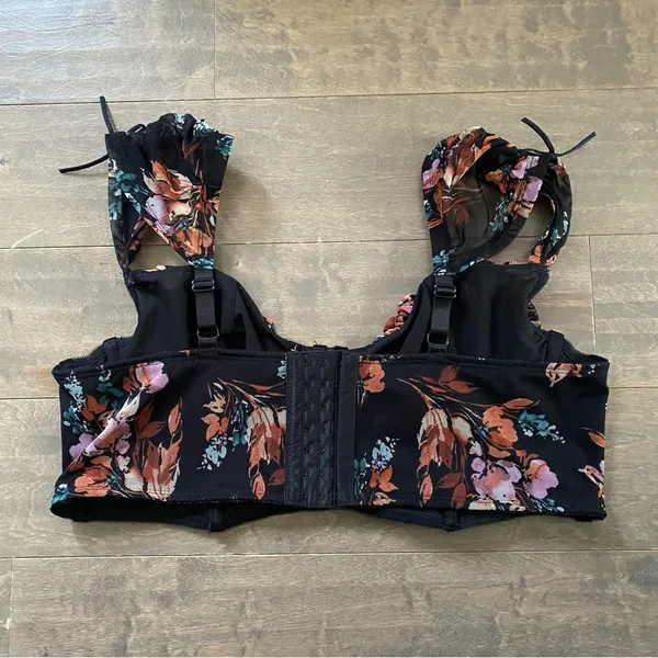 Torrid Curve Dark Floral Ruched Mesh Cap Sleeve Underwire Bra - Image 7