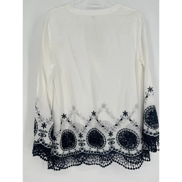 EN CRÈME Blouse‎ Women Medium White Navy Blue Embroidered Crochet Hem V-Neck - Image 3