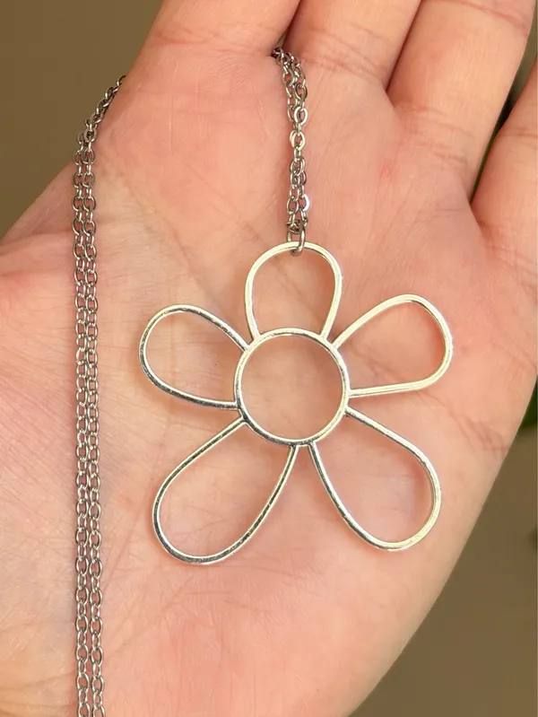 Handmade Kawaii cute retro y2k style silver tone big flower necklace 🌼 - Image 2