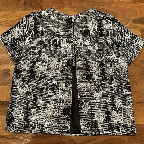 Re:named top NWT‎ metallic sliver and black perfect for holidays - Image 4
