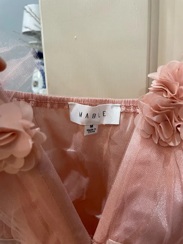Triple Threads Boutique dress pink v neck floral fluffy - Image 3