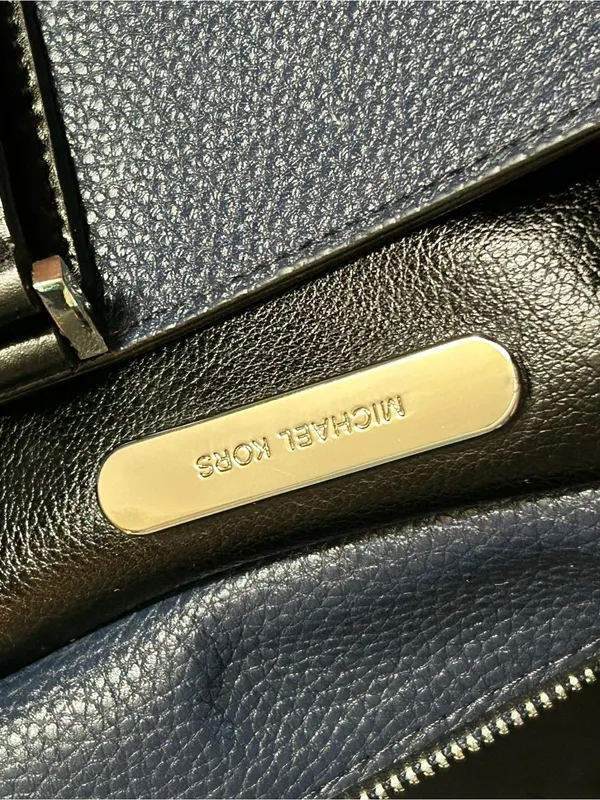 Michael Kors Navy and Black Pebbled Leather Tote - Image 13