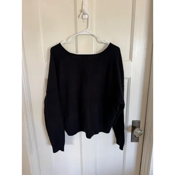 Pilcro Valani black cashmere v-neck sweater size medium - Image 7