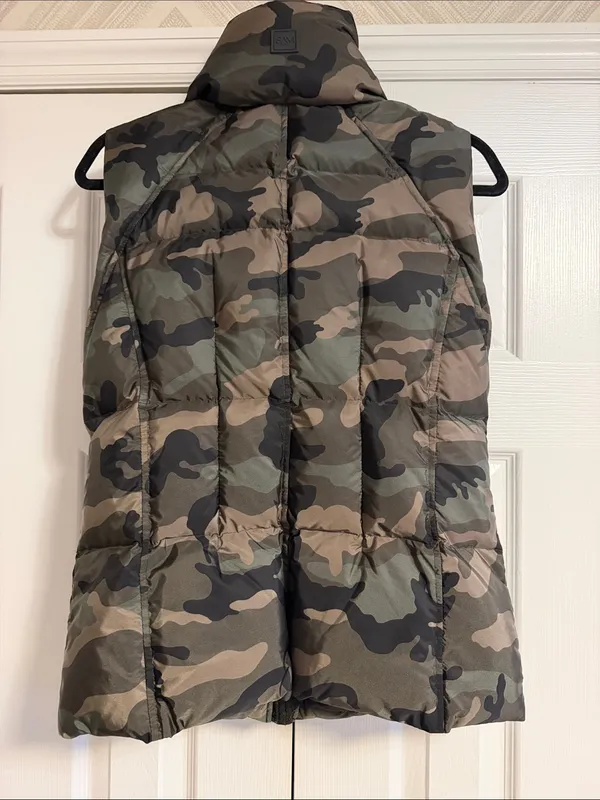 SAM. Women’s Medium Camouflage Puffer Vest Olive Green Black Quilted Zip-Up - Image 4
