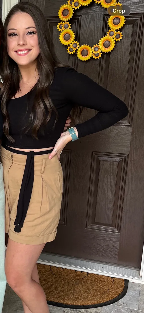 High waisted, light brown shorts - Image 2