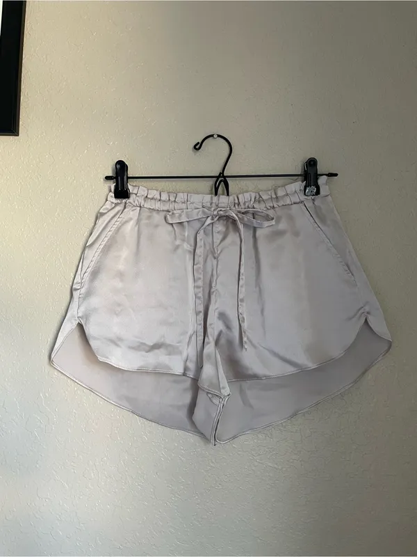 Abercrombie & Fitch Satin Sleep Shorts Size S Champagne Cream Flowy Fluttery - Image 4