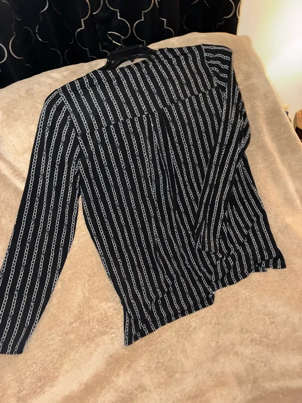 Michael Kors Black & White Chain Print Zip Front Blouse Top Size Medium - Image 6