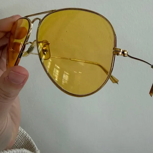 Vintage 70s RARE B&L Ray Ban Amber Yellow Aviator Sunglasses FLAW - Image 3