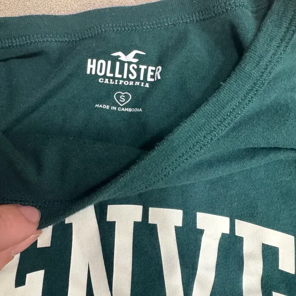Hollister T-Shirt Women's Size S‎ Dark Green Graphic DENVER Print Casual Crop - Image 2
