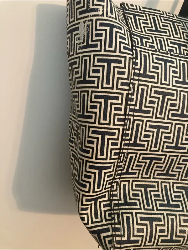 Tory Burch Black and White Signature Geometric Tote - Image 9
