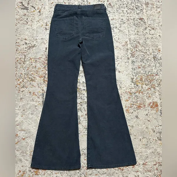 AMERICAN EAGLE High rise Flare corduroy jeans size 2 dark gray - Image 4