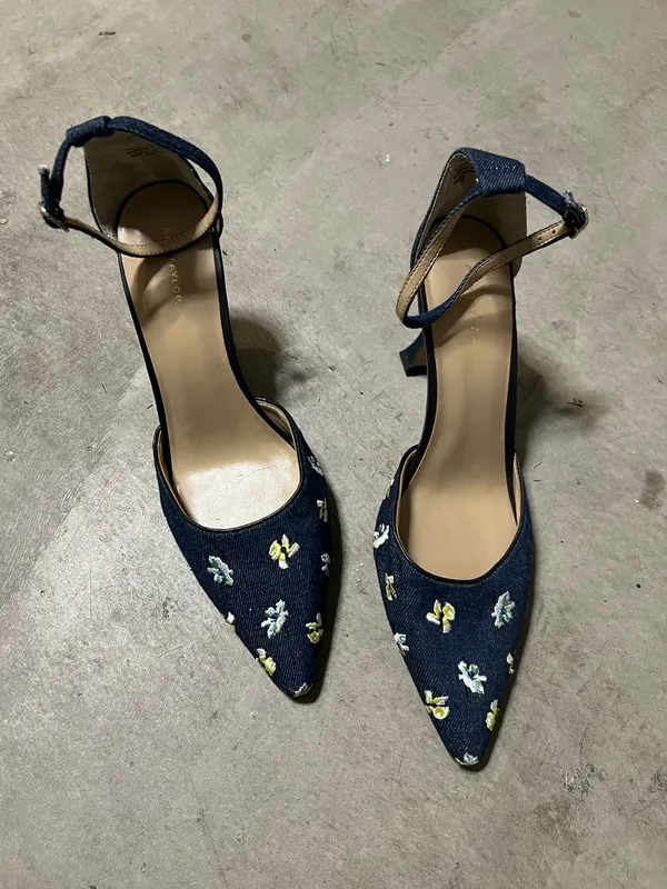Ann Taylor Navy Blue Floral Embroidered Design Flowers Pointed Kitten Heels Sandals - Image 6
