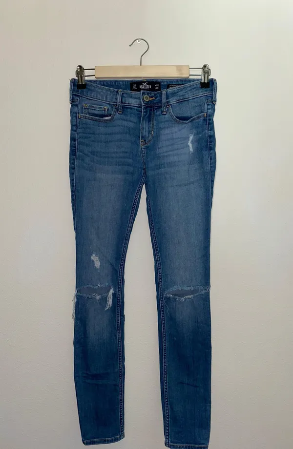 Low-Rise Super Skinny Jeans - Image 4