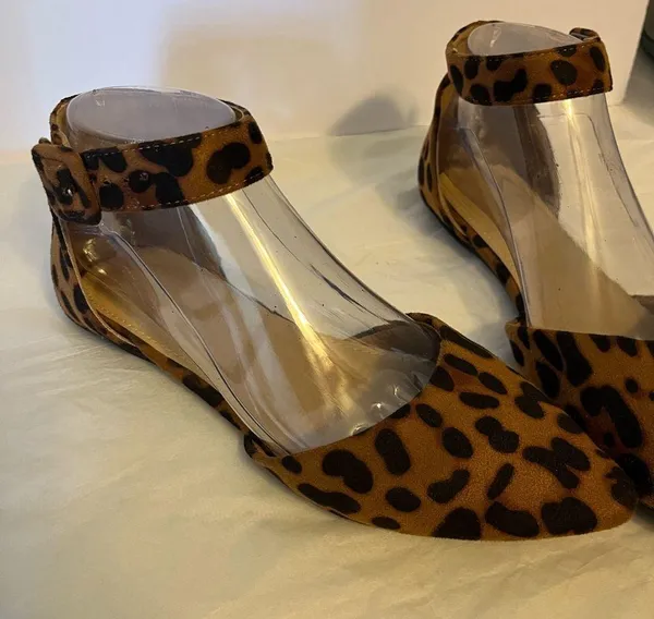 LOVE MARK 7.5 LEOPARD SUEDE ANKLE STRAP FLATS POINTY TOE BOX - Image 4