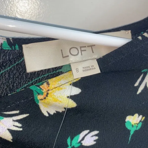 LOFT Black Floral Short Sleeve Blouse Top with Back Zipper Size 8 - Image 3