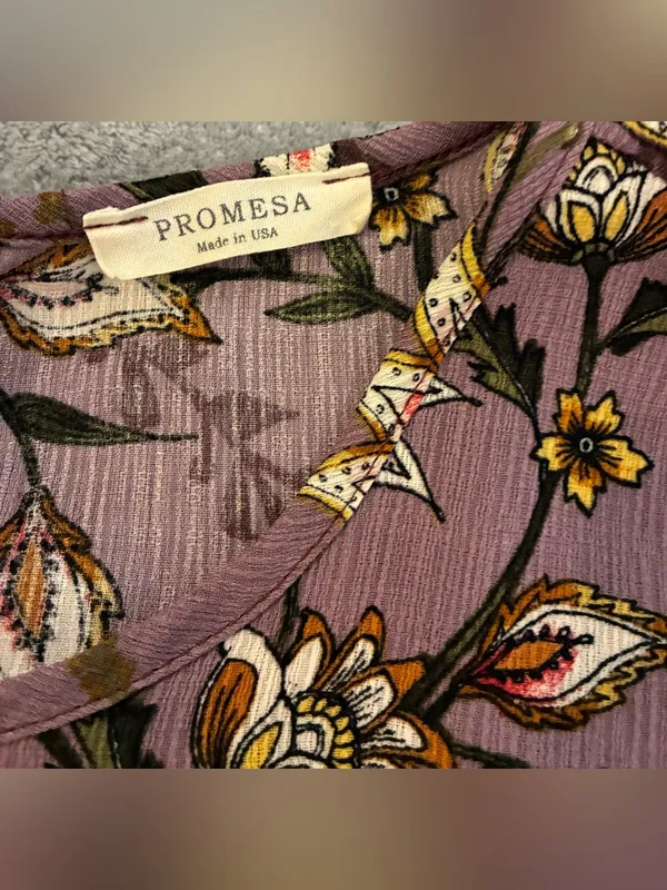 Women’s Promesa Brand floral purple Blouse Size Medium - Image 3