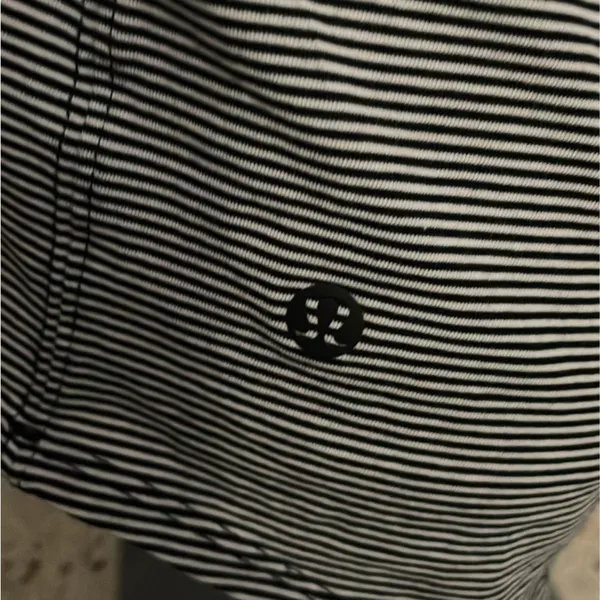 Lululemon tank top black and white stripe - Image 3