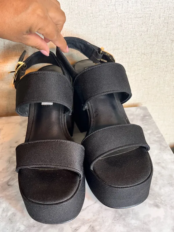 Steve Madden Black Platform Block Heel Sandals with Gold Buckle - Image 4