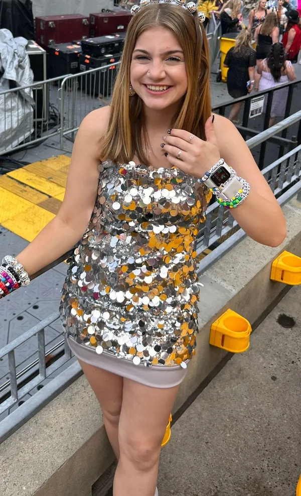 Cider Sequin Body Con Dress - Image 4