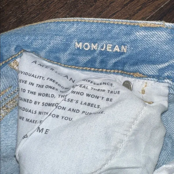 American Eagle Outfitters MOM jeans size 8 regular distressed - Image 5