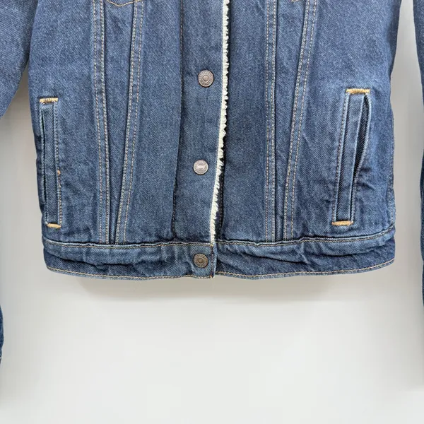 Levi’s Sherpa Trucker‎ Jacket Women’s Size XS Type III Denim Lined Classic Fit - Image 3