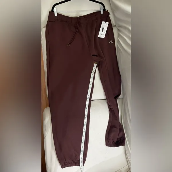 NWT Alo Yoga Accolade Sweatpants Cherry Cola Size 2XL - Image 6