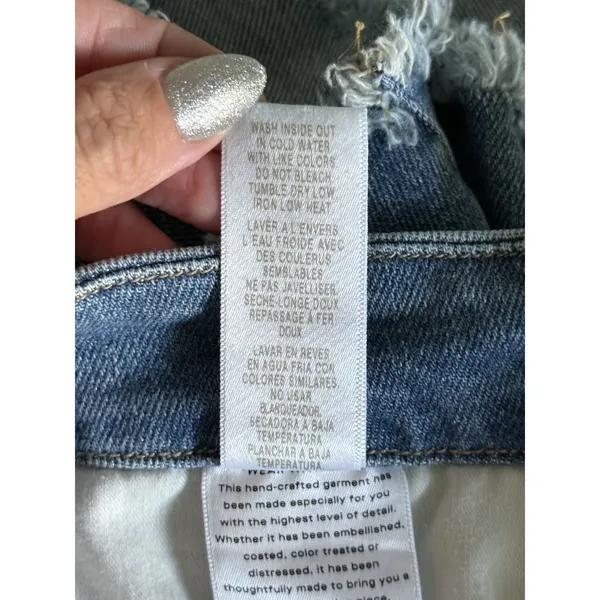 Good American Good Curve Shorts Size 4 Blue 466 Light Wash Distressed Raw Hem - Image 5
