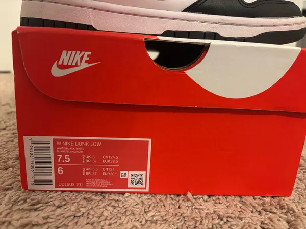 Nike Women’s Black and White Low-Top Sneakers - Image 6